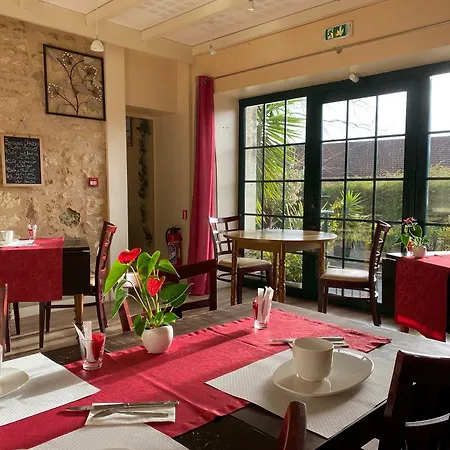 Du Porche Hotel 3*
