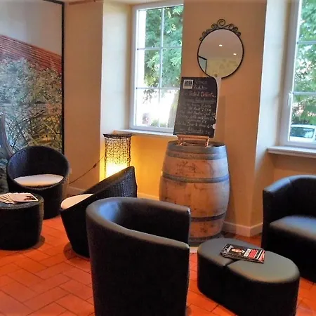 Du Porche Hotel 3*